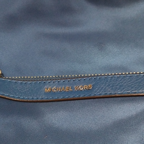 Micheal micheal kors cross body purse - Picture 2 of 8